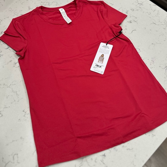 Alo Alosoft Finesse Tee.  Red lipstick ALOSOFT FINESSE TEE- Sexy! So flattering - Picture 3 of 4